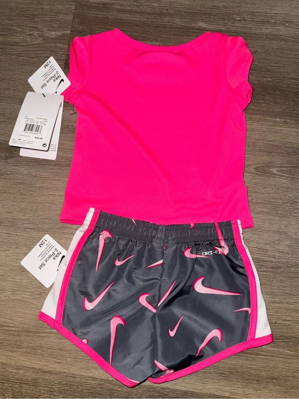Nike Baby Girls Graphic T-shirt and Shorts 2-piece Set - Picture 4 of 7
